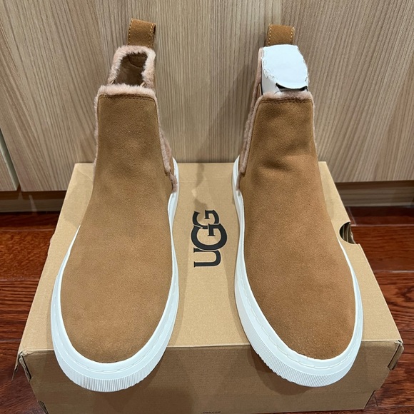 BNIB UGG Women Alameda Chelsea Boot Suede Chestnut - Picture 8 of 12